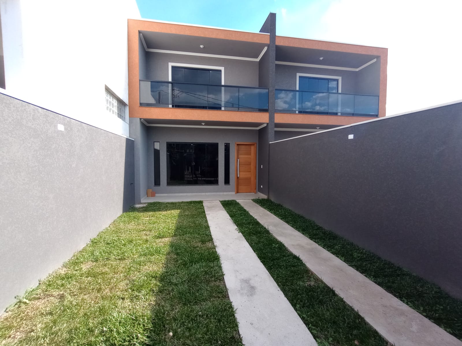 SOBRADO - RUA LIDIA CARVALHO MARQUES - PINHEIRINHO
